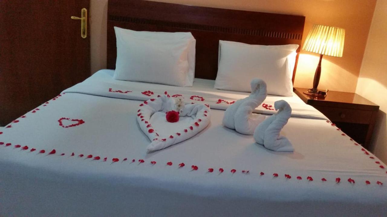 Continental Suite Farwaniya Kuwait City Екстер'єр фото