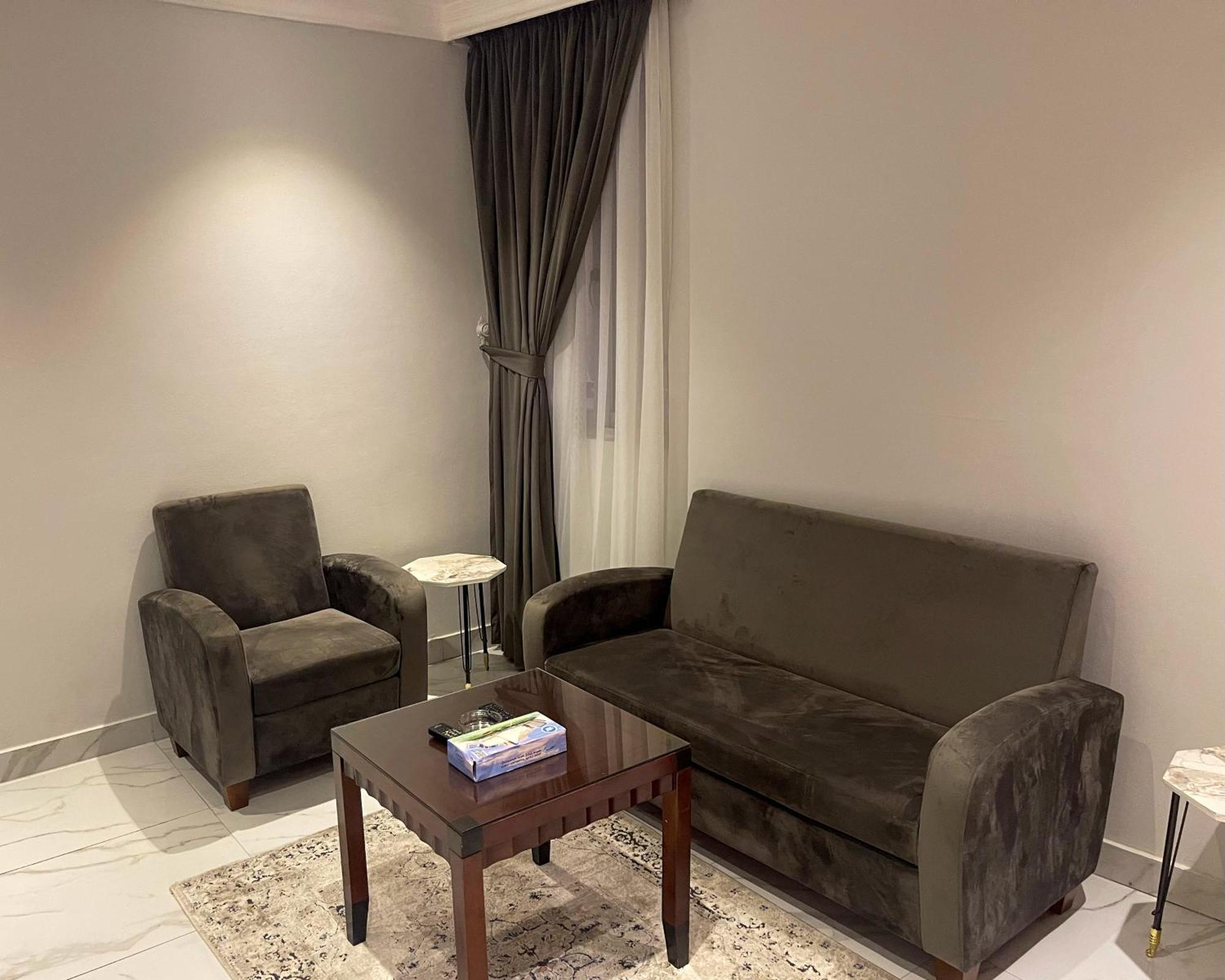 Continental Suite Farwaniya Kuwait City Екстер'єр фото