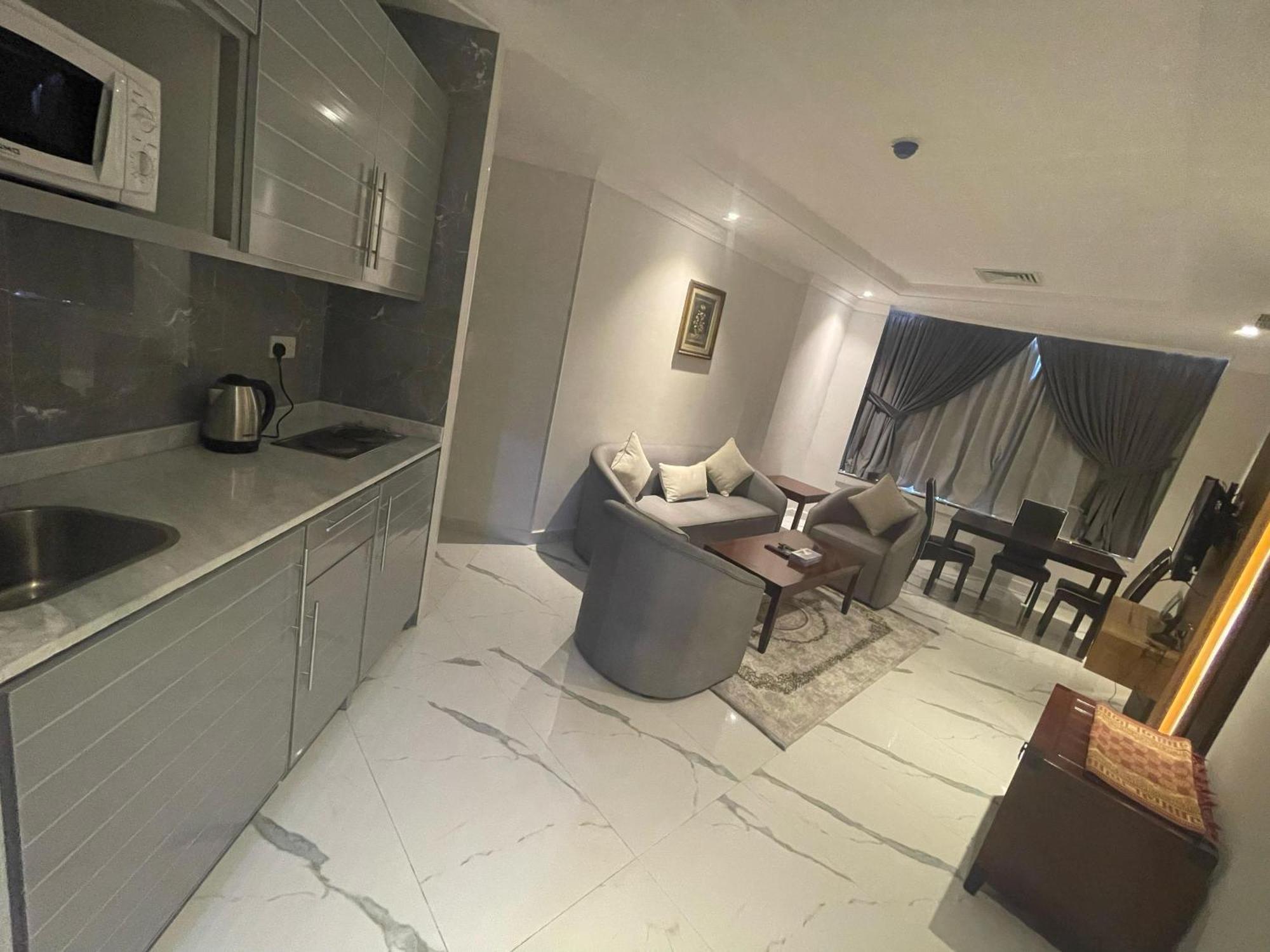 Continental Suite Farwaniya Kuwait City Екстер'єр фото