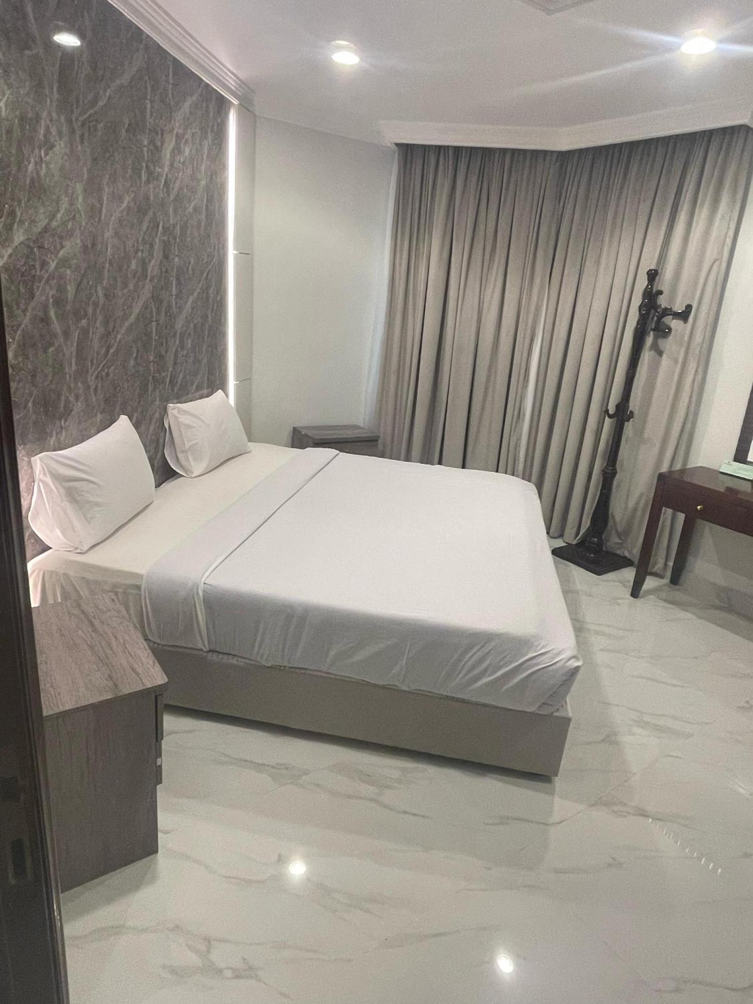 Continental Suite Farwaniya Kuwait City Екстер'єр фото