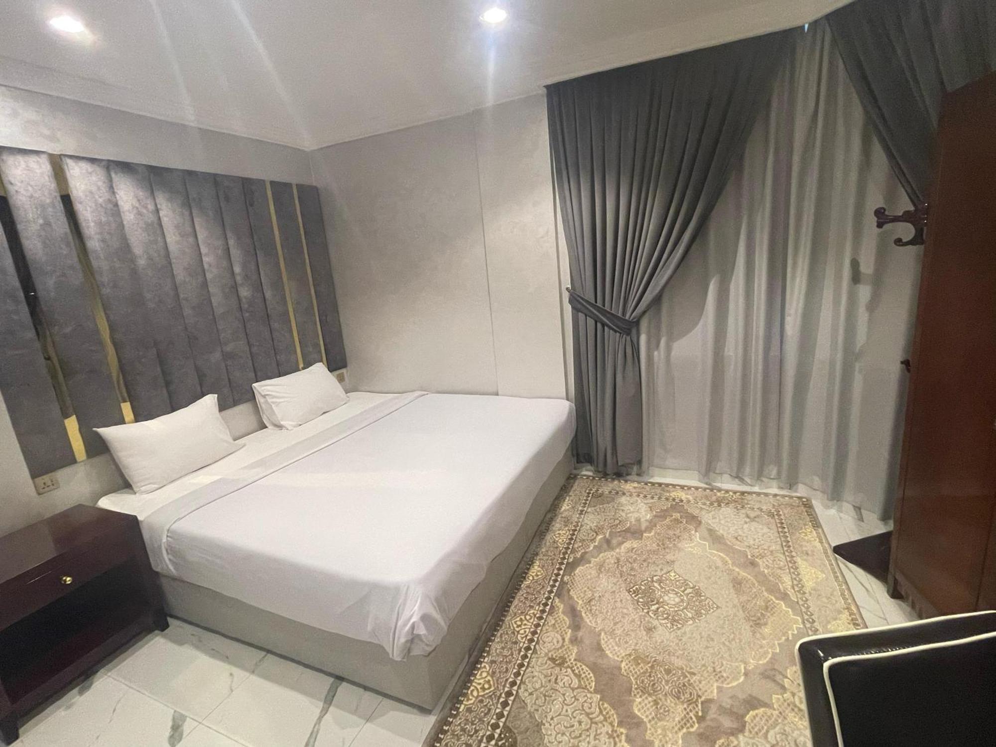 Continental Suite Farwaniya Kuwait City Екстер'єр фото
