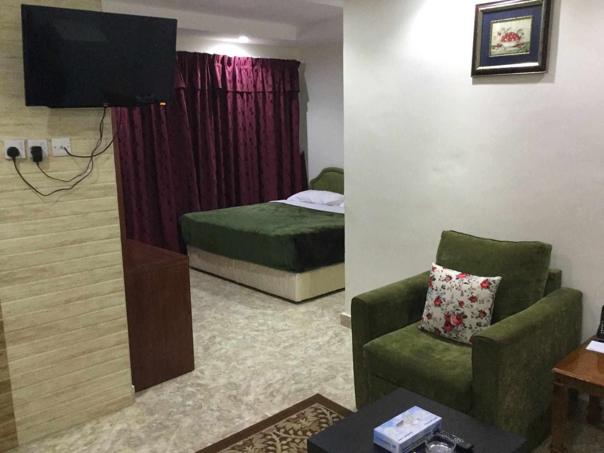 Continental Suite Farwaniya Kuwait City Екстер'єр фото
