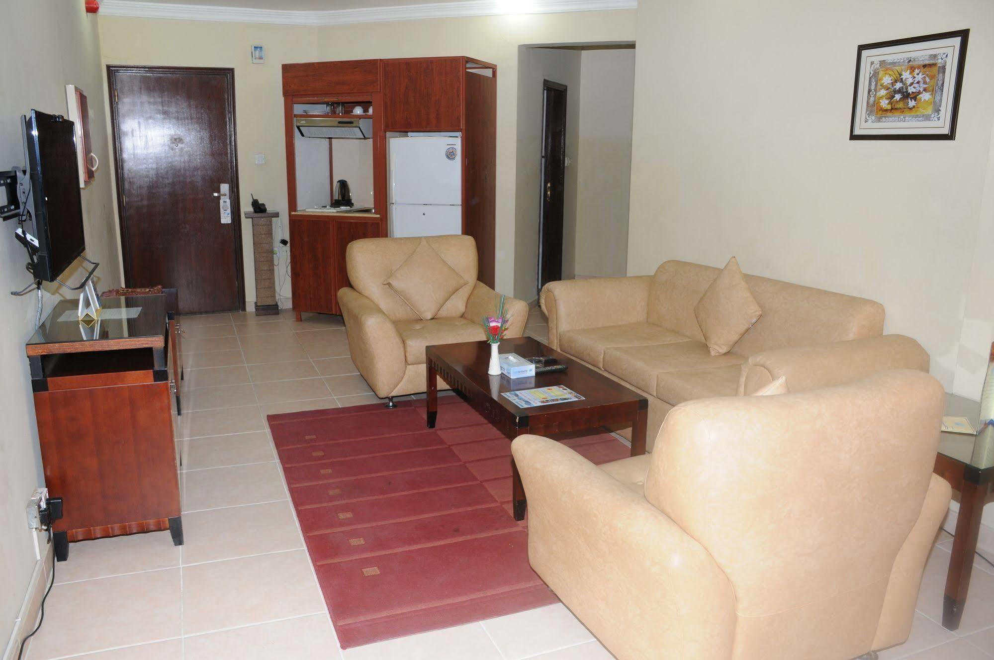 Continental Suite Farwaniya Kuwait City Екстер'єр фото