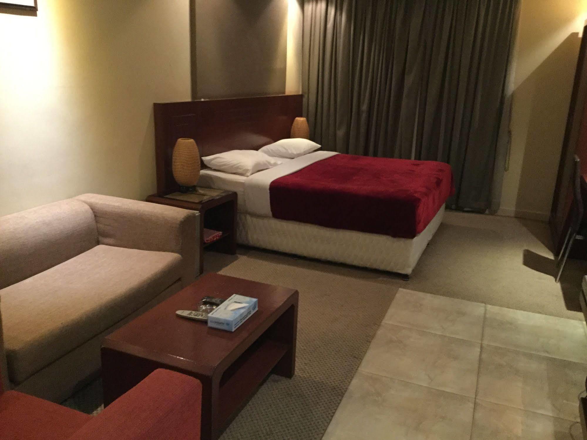 Continental Suite Farwaniya Kuwait City Екстер'єр фото